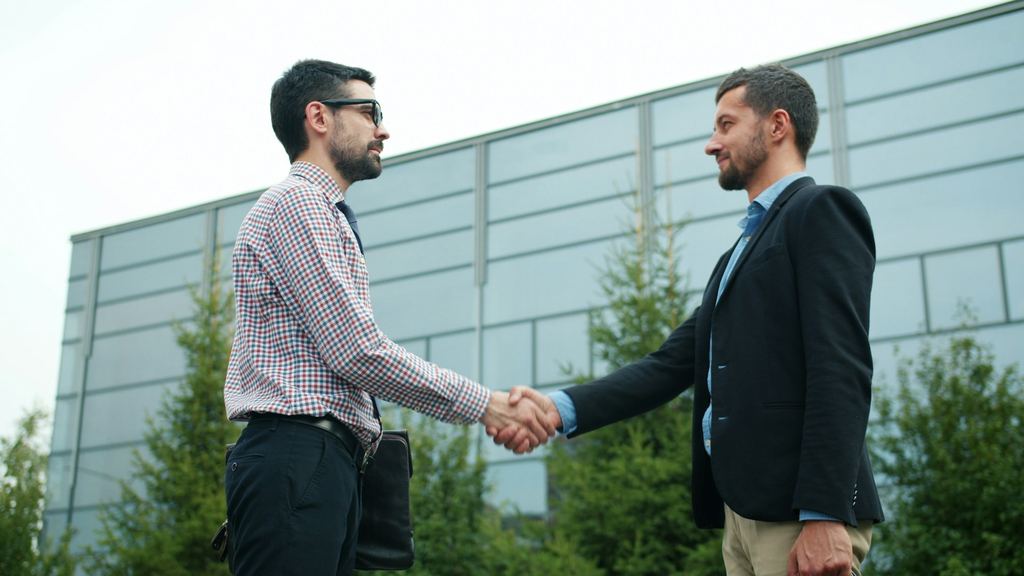 Suppliers in a commercial discussion, representing supplier coordination